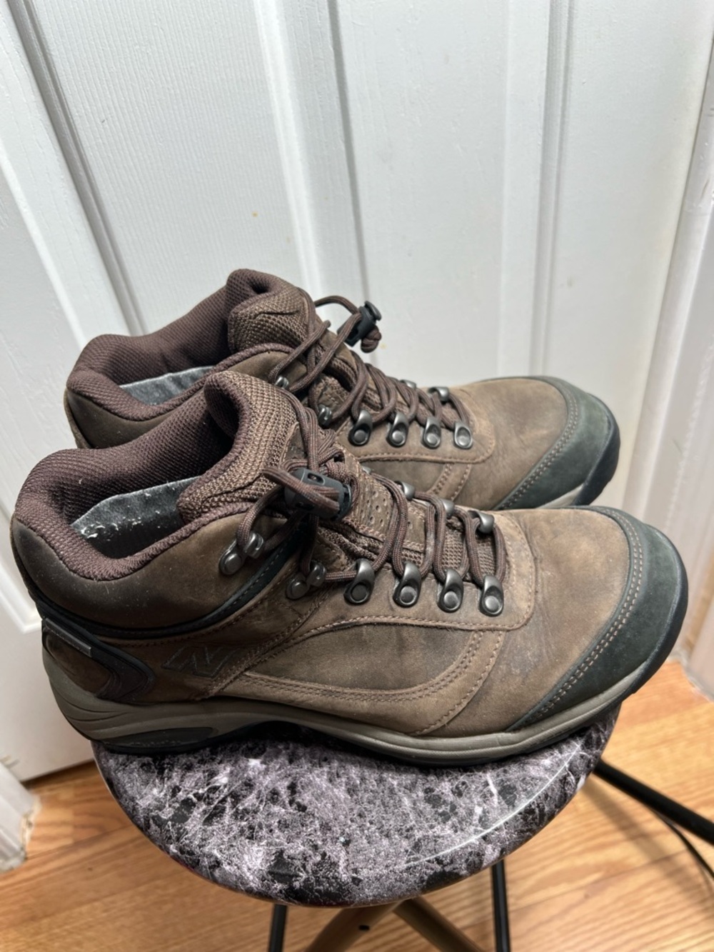 New Balance Gore-Tex Brown Leather Hiking Boots 10.5 D Trail Waterproof